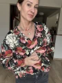 Bluza handmade maki piwonie czarne tło – styl codzienny