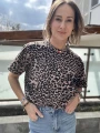 Koszulka oversize panterka – luźny krój i miękka bawełna