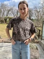 Koszulka handmade panterka – oversize, casualowy styl