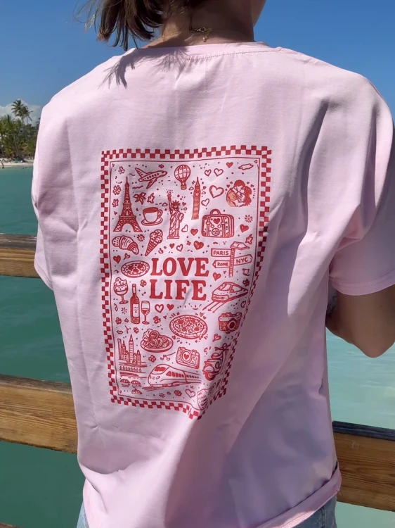 T-shirt oversize różowy z napisem Love Life  nadruk na plecach