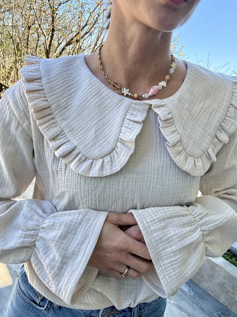 Koszula muślinowa słomkowy beż – zbliżenie materiału