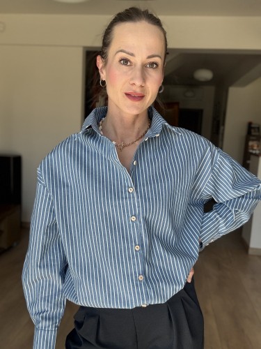 Koszula jeansowa niebieska – styl casual oversize