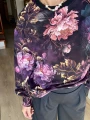 Fioletowa bluza damska Peonie oversize detal rękawa