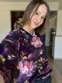 Fioletowa bluza damska Peonie oversize - detal nadruku
