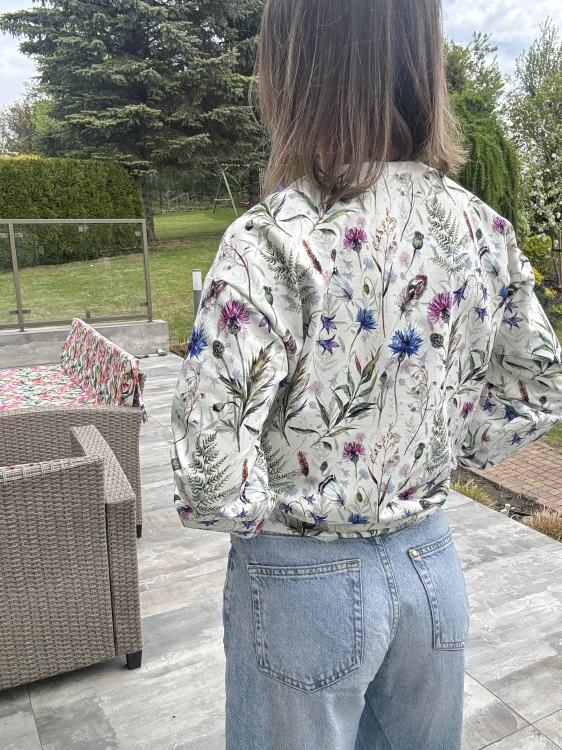bluza damska handmade biała w kwiaty łąka