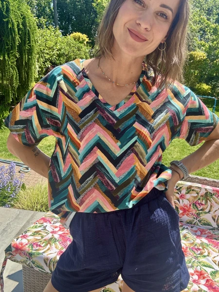 Damska kolorowa  koszulka V - neck JODEŁKA