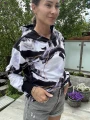 Bluza damska marmur czarno biała z kapturem