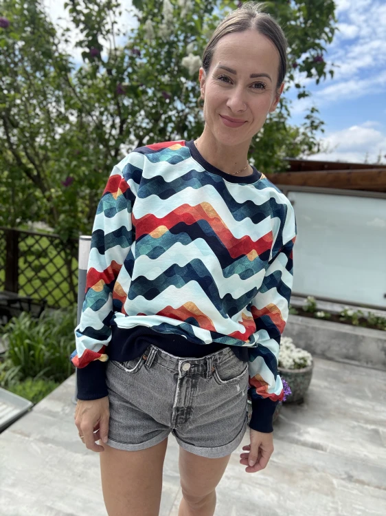 Nowoczesna bluza damska w geometryczny print