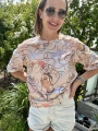 Beżowy t-shirt damski z nadrukiem kobiet