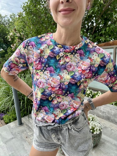 T-shirt damski handmade z wzorem kwiatowym