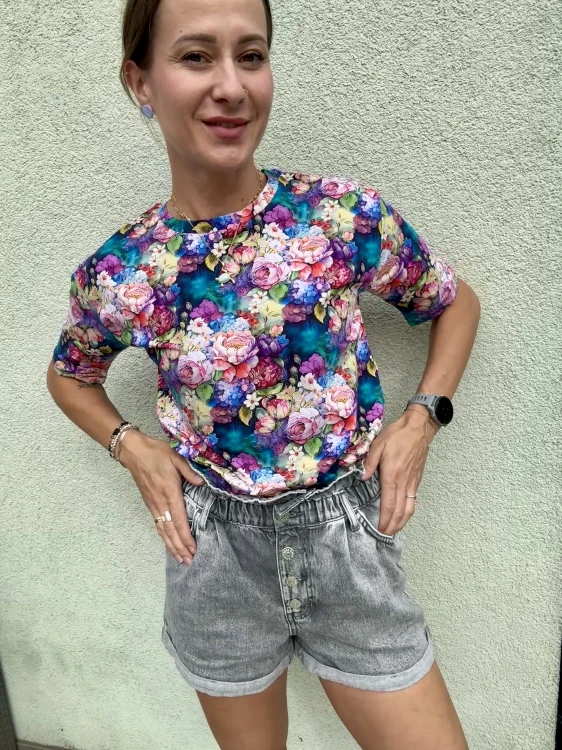 Koszulka damska Mrs. Thin w malarskie kwiaty