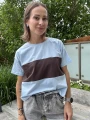 Luźna koszulka damska z kontrastowym pasem