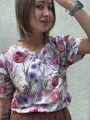 Koszulka damska slow fashion w czerwone kwiaty