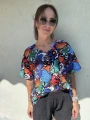 Kolorowa koszulka damska Skrzydła Motyla z dekoltem V-neck