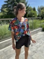 Kolorowa koszulka damska szyta na zamówienie z motywem motyla