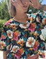 Koszulka damska z autorskim kwiatowym wzorem Powiew Wiosny