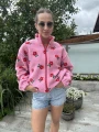 Kobieca kurtka z futerka w kwiaty – różowy model Mrs. Thin