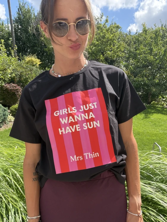 Luźna koszulka oversize damska z nadrukiem Mrs. Thin
