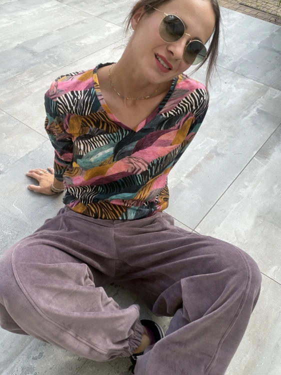 Kolorowy longsleeve damski z dekoltem V Zebra Mrs. Thin