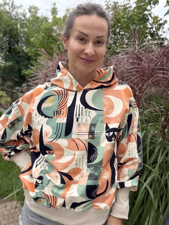 Pastelowa bluza z kapturem szałwia i beż