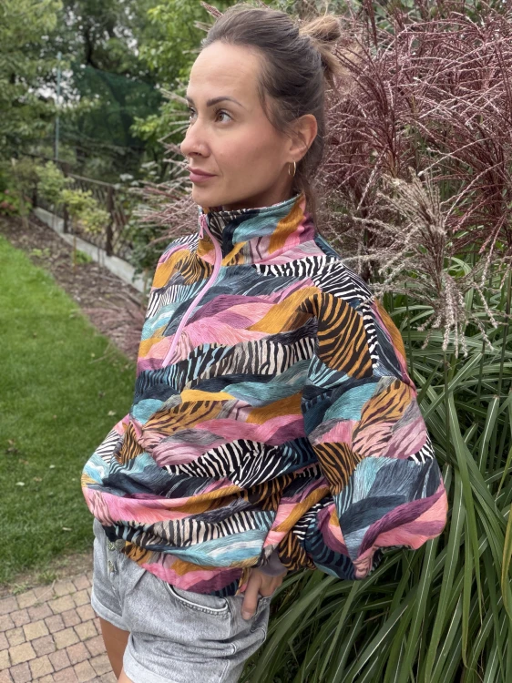Bluza damska ze stójką i różowym zamkiem