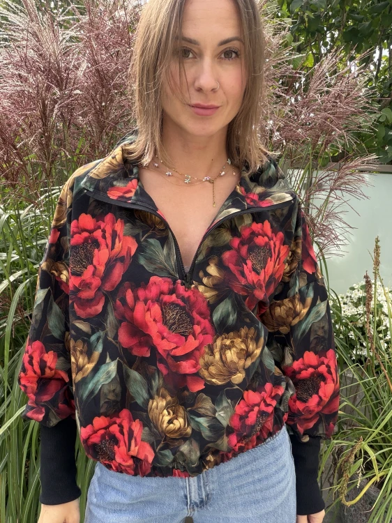 Bluza damska ze stójką w kwiaty