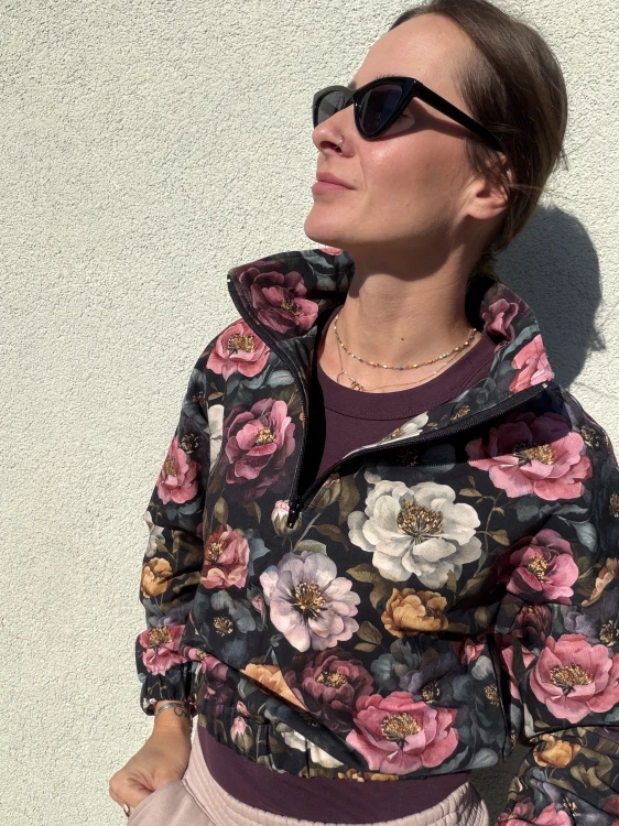 Pastelowo wrzosowa bluza damska w szary wzór kwiatowy MrsThin