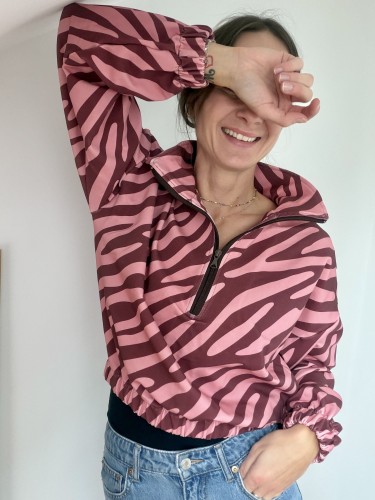 Bluza damska w kolorze wrzosowym ze wzorem zebry