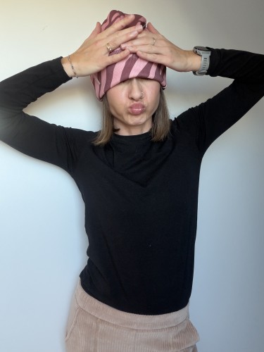 Wrzosowa czapka beanie damska w zebrę